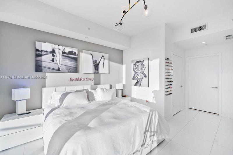 image Paramount Miami Worldcent10