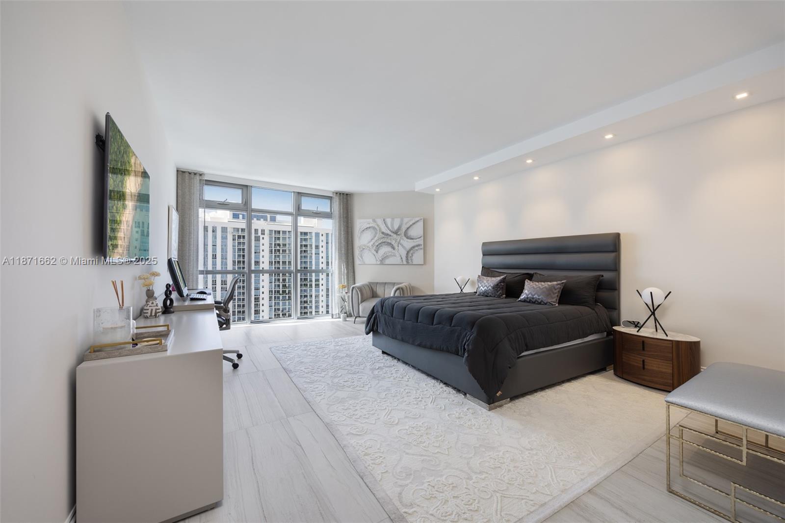 17301 Biscayne Blvd #2009 North Miami Beach, FL 33160