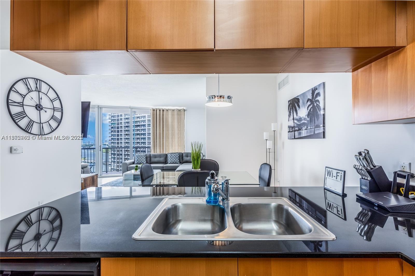 image Opera Tower Condo3