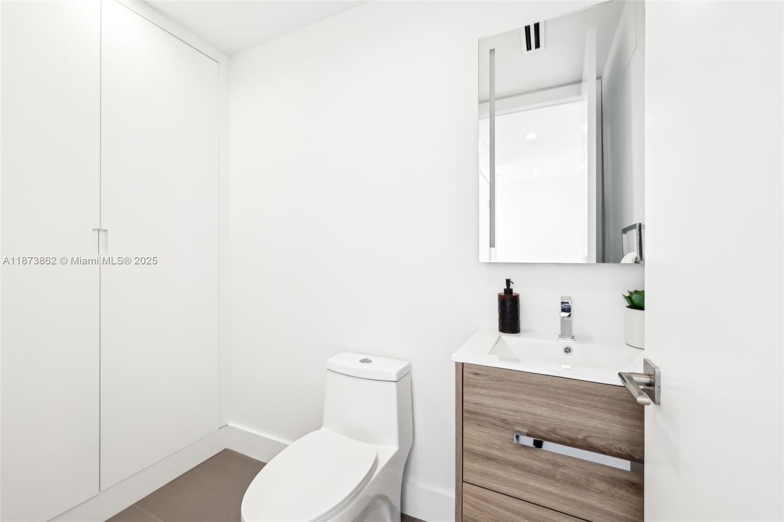 425 Harbor Dr Key Biscayne, FL 33149 425 Harbor Dr Key Biscayne, FL 33149