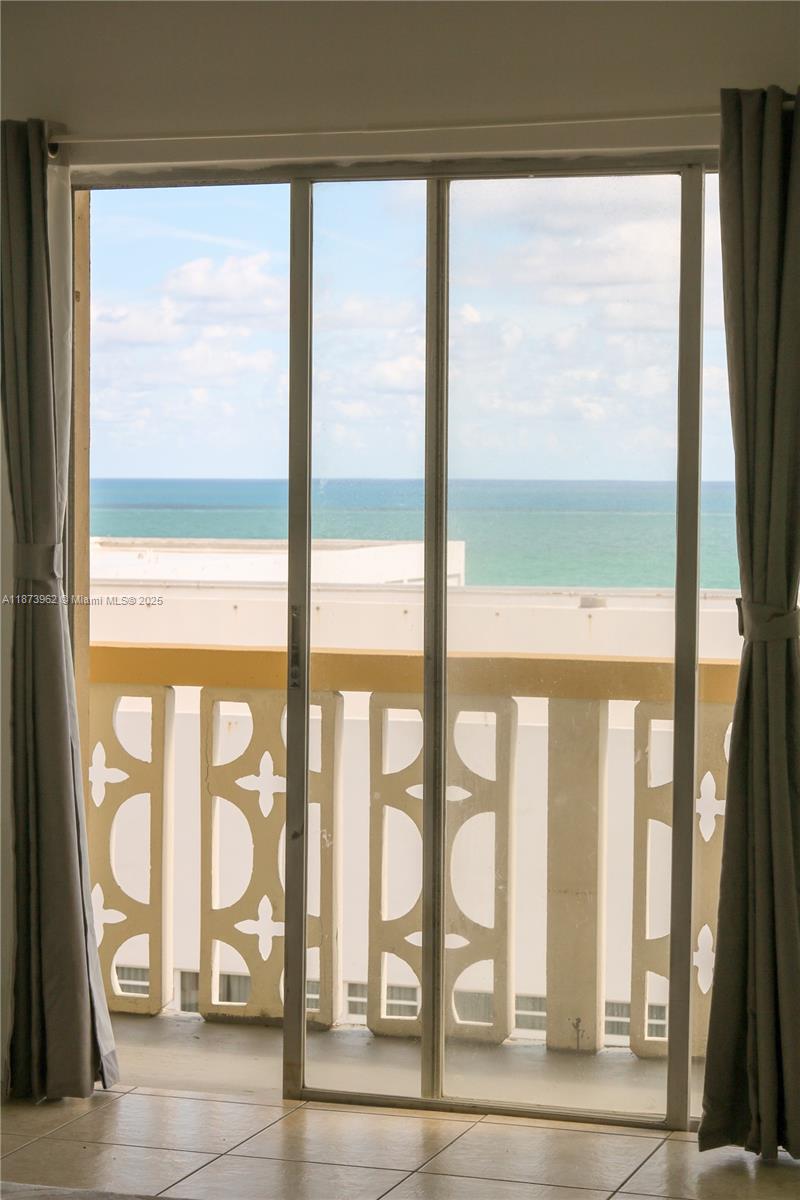 3100 Collins Ave #1002