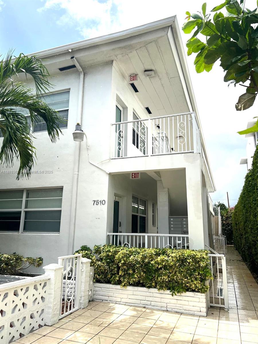 7510 Carlyle Ave #3