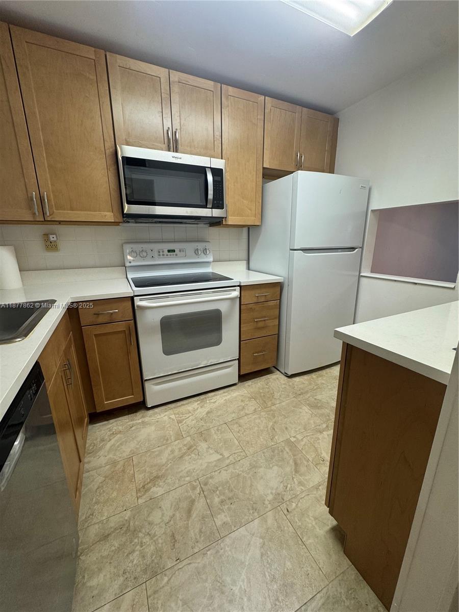 8435 Sunrise Lks Blv #104