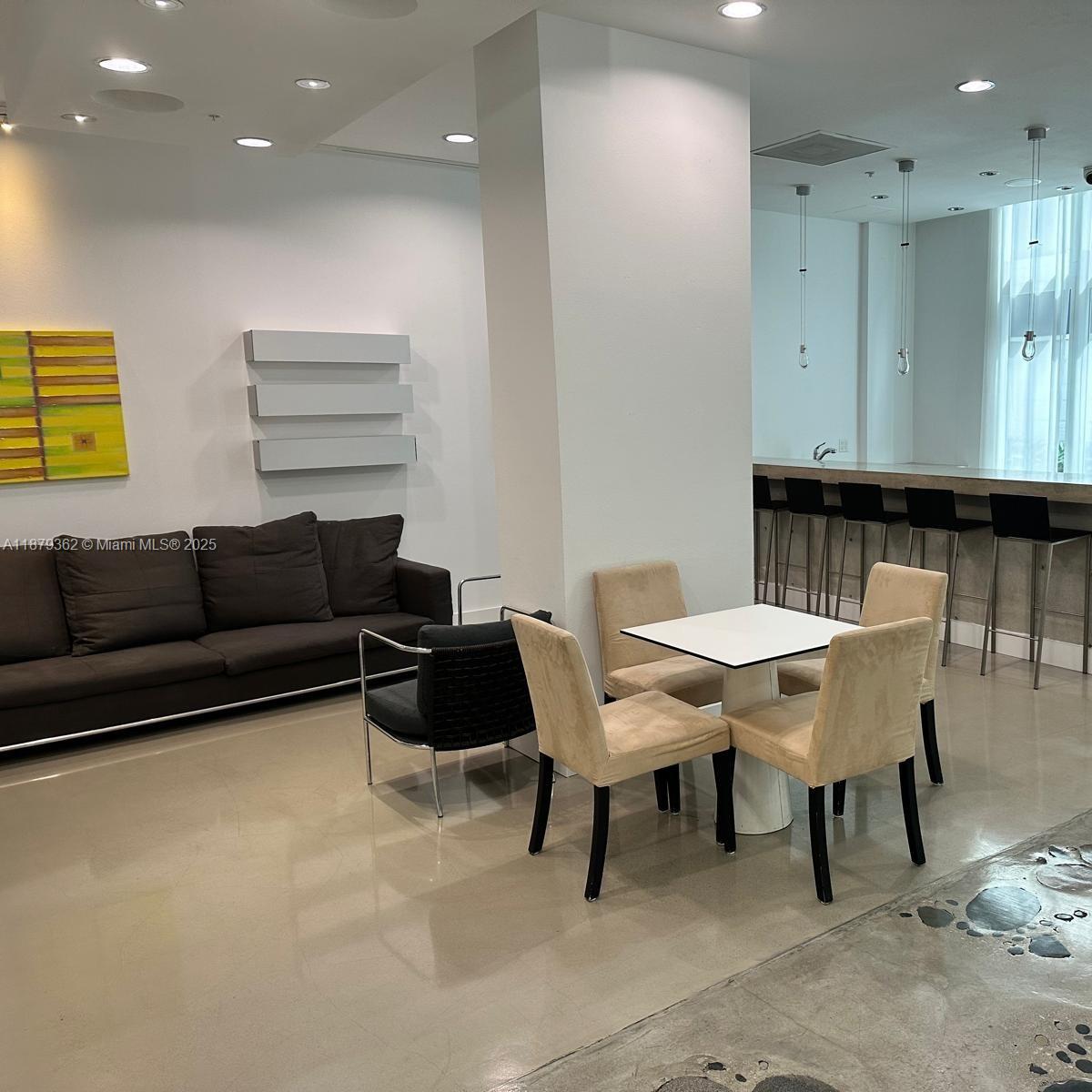 image The Loft Downtown Condo18