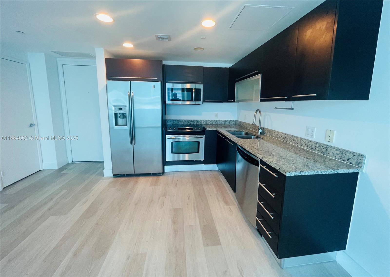 950 Brickell Bay Dr #1609