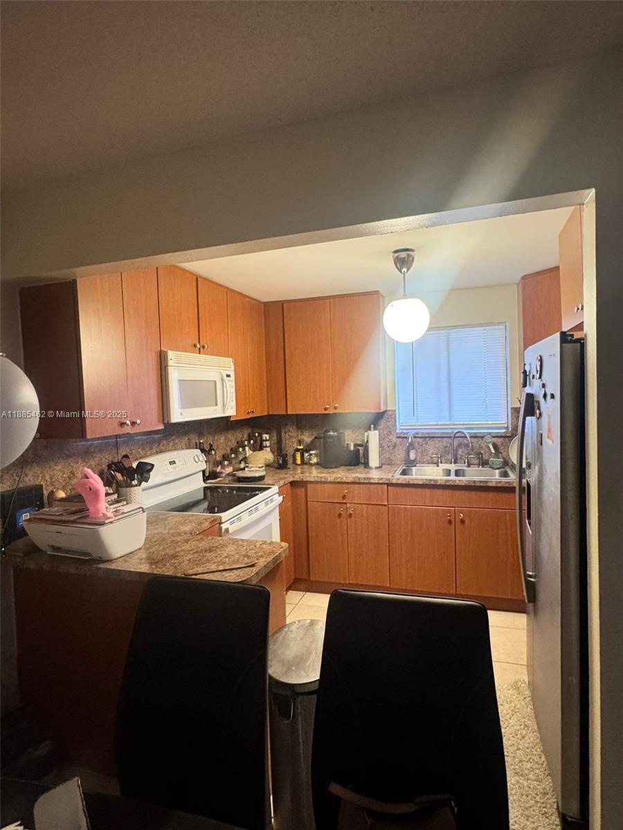 6900 SW 39th St #106J