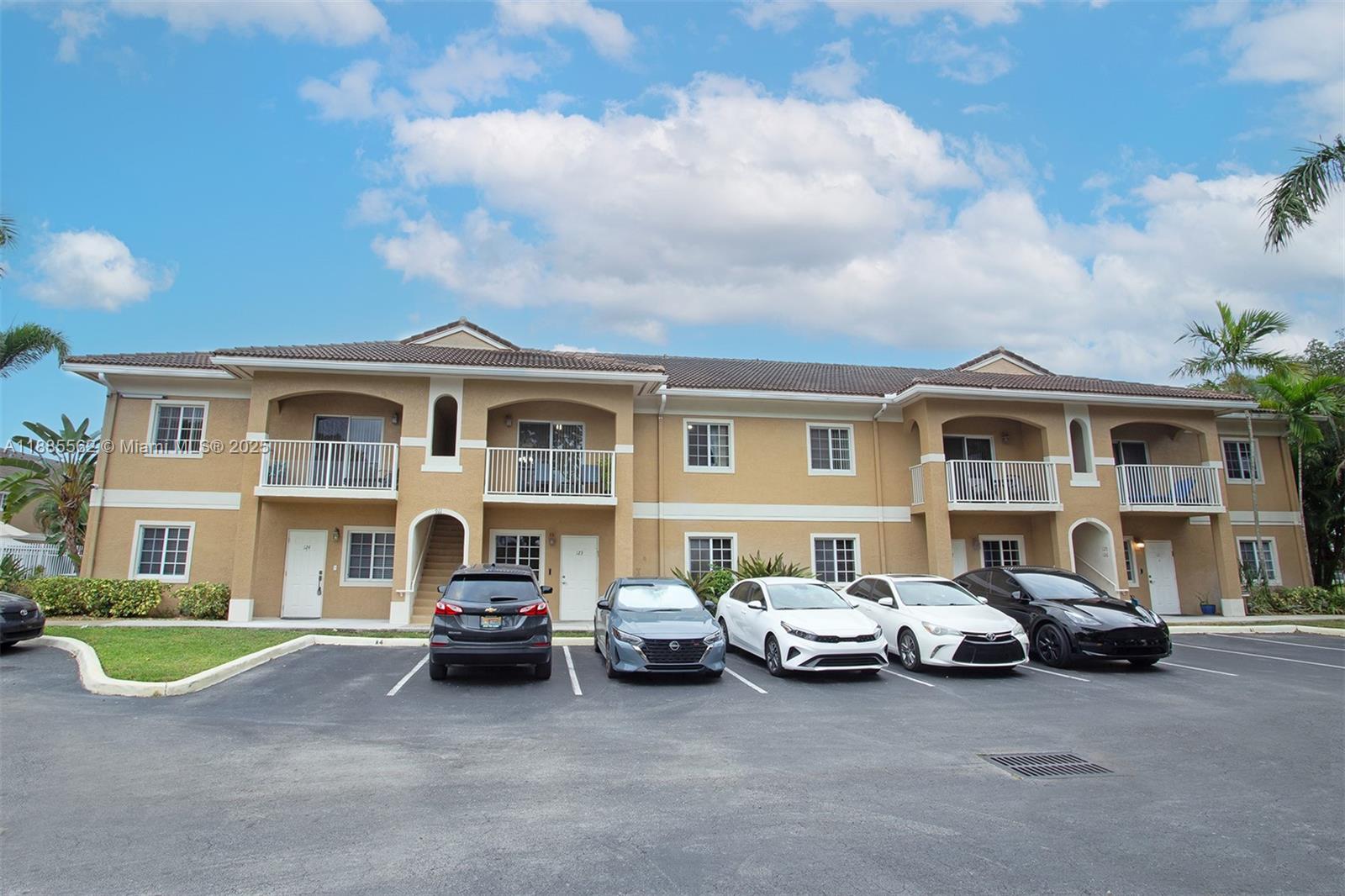 911 Hillcrest Ct #7