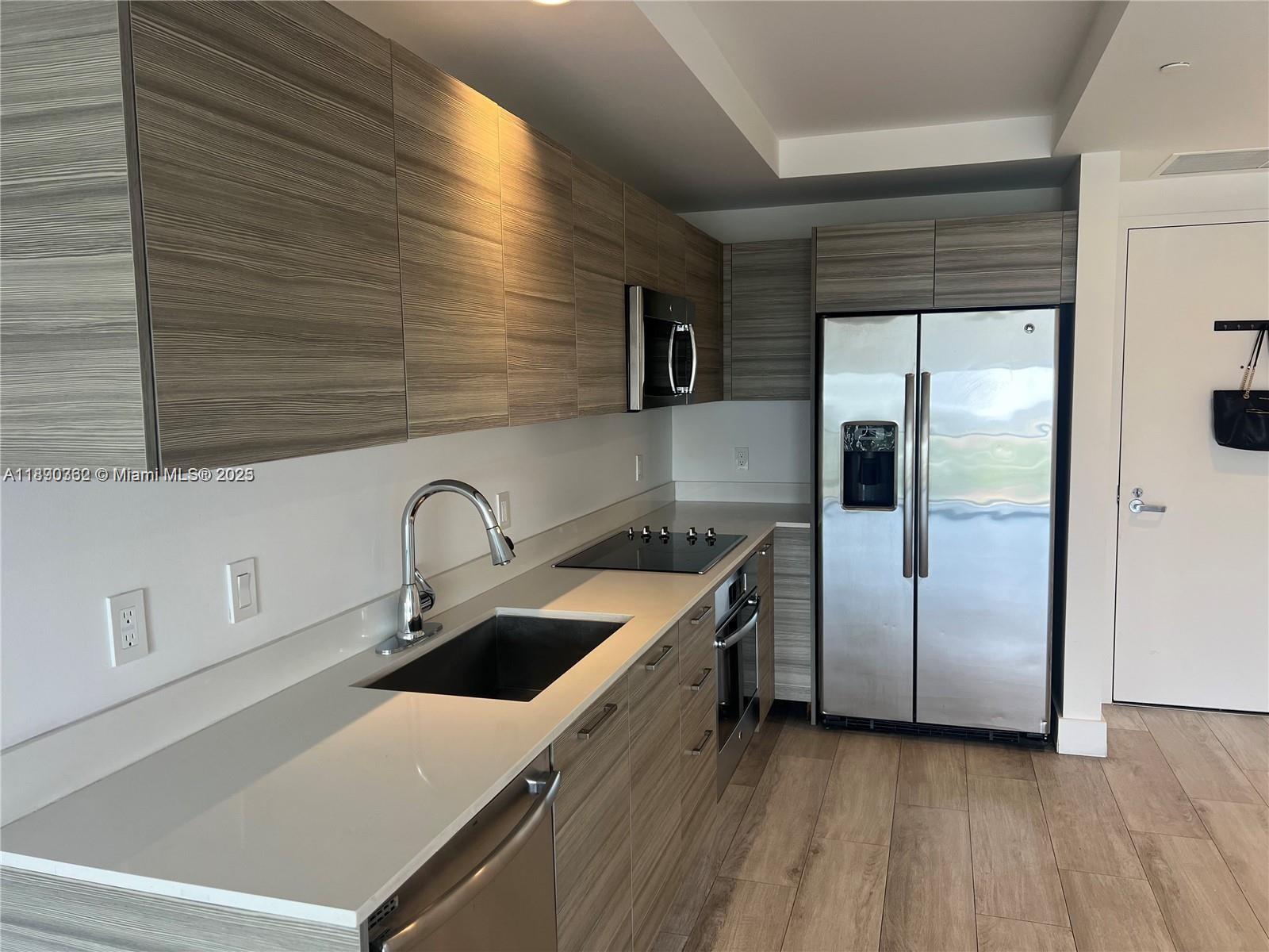 image 3401 Midtown Condo9