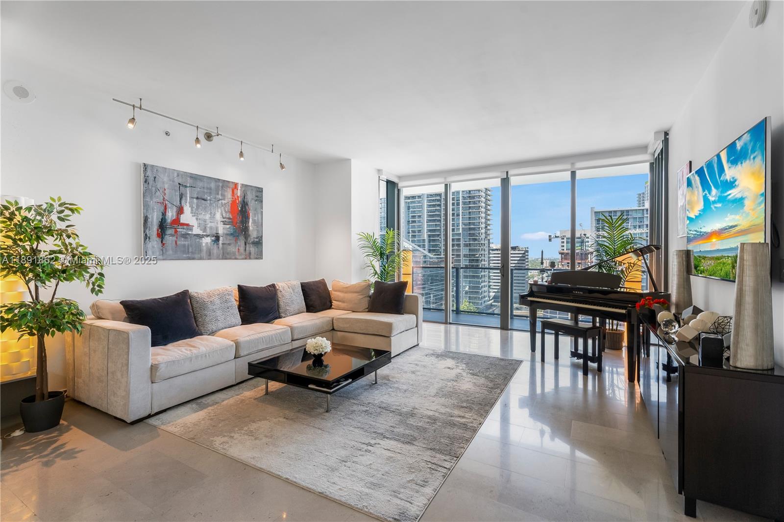 68 SE 6th St #1704