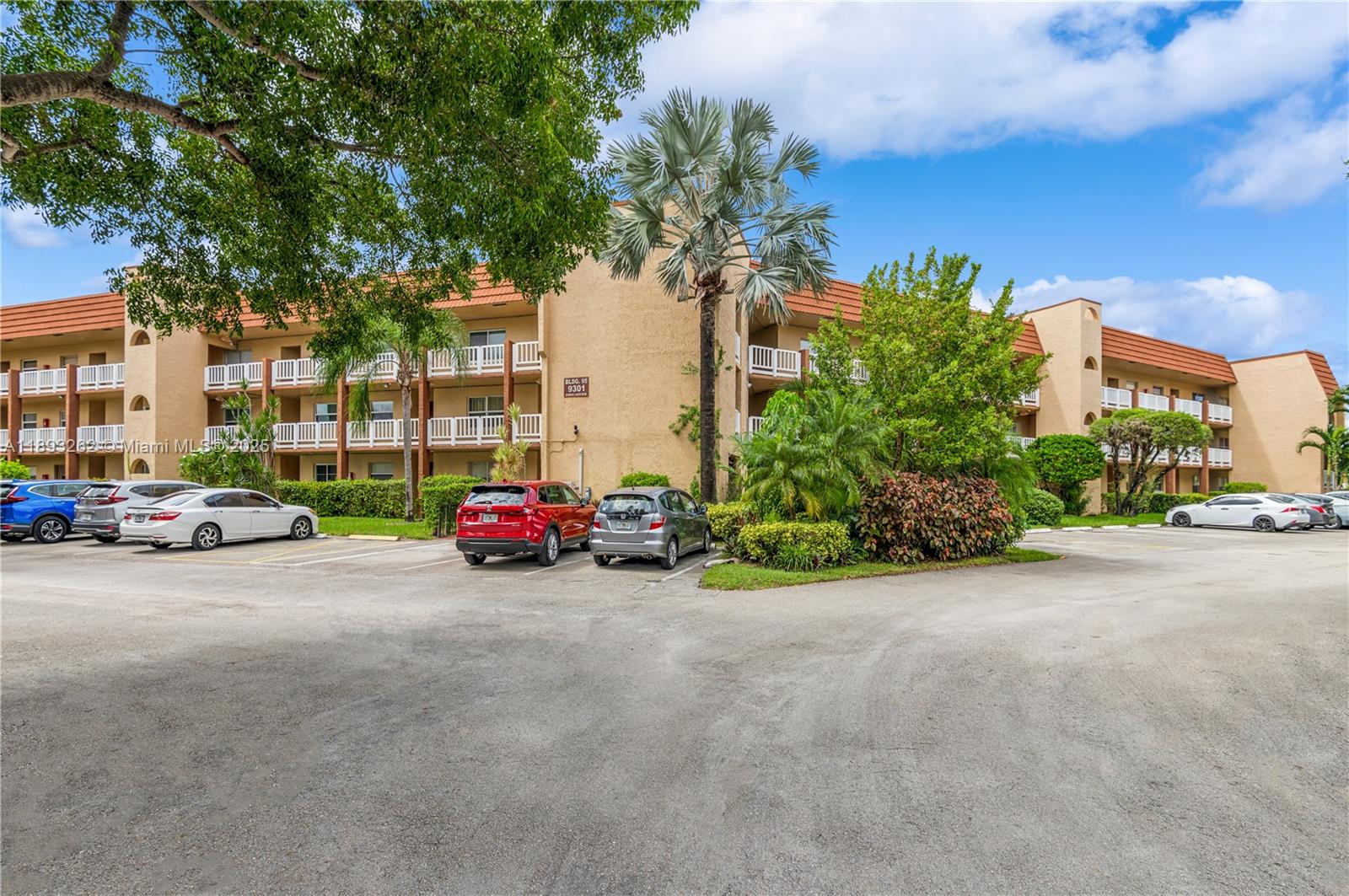 9301 Sunrise Lks Blvd #307