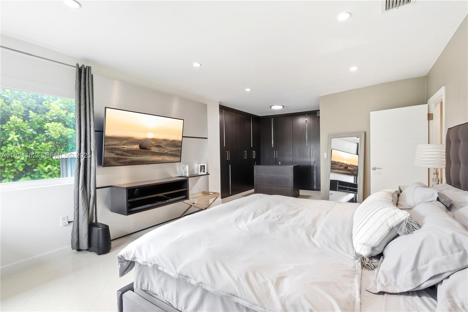 12932 Ixora Rd North Miami, FL 33181