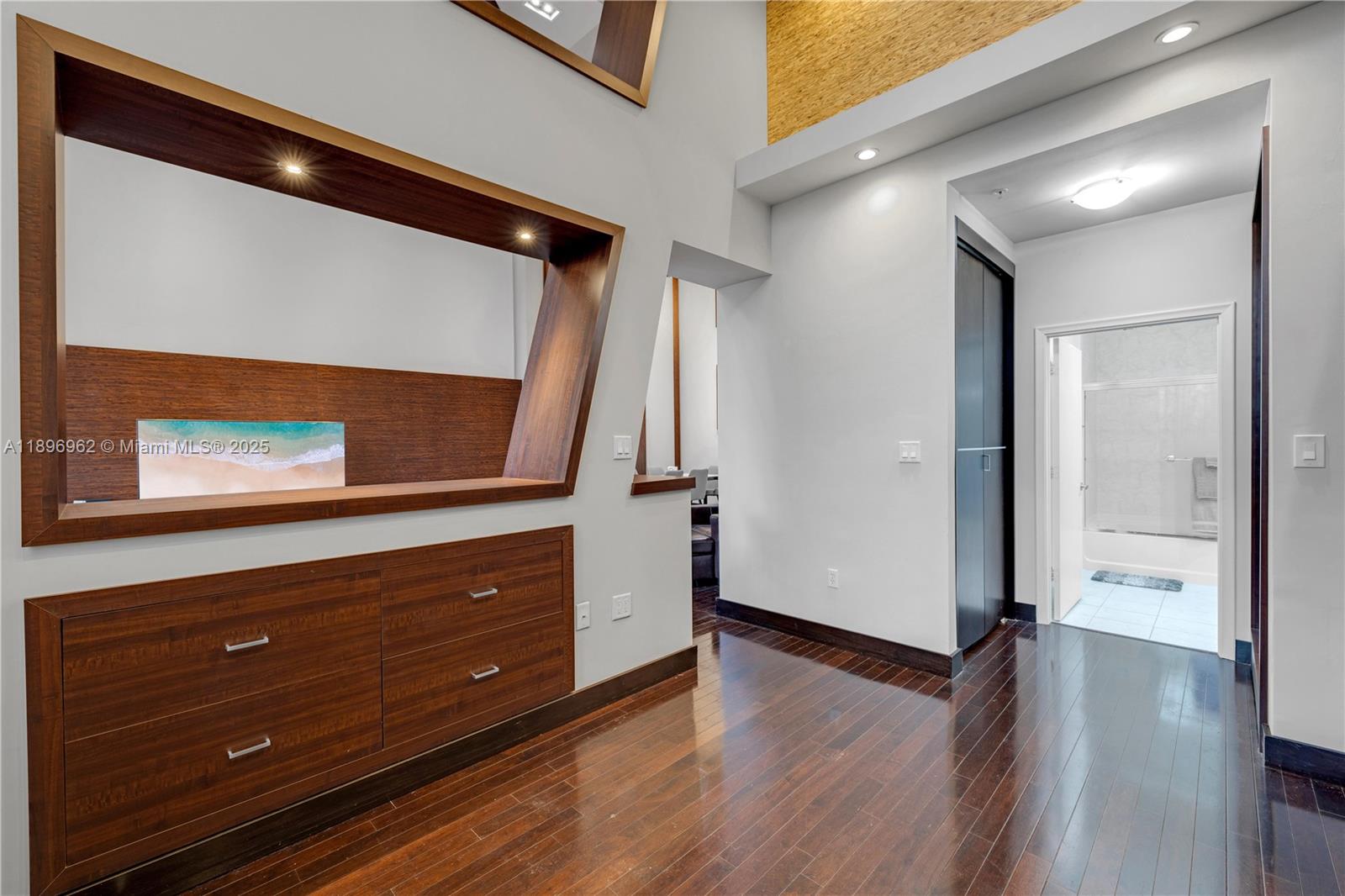 image Venture At Aventura West9