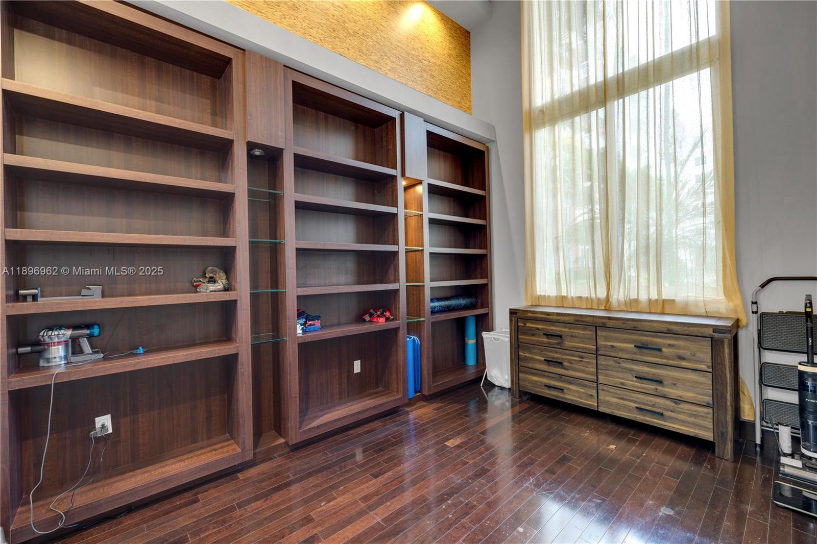 image Venture At Aventura West17