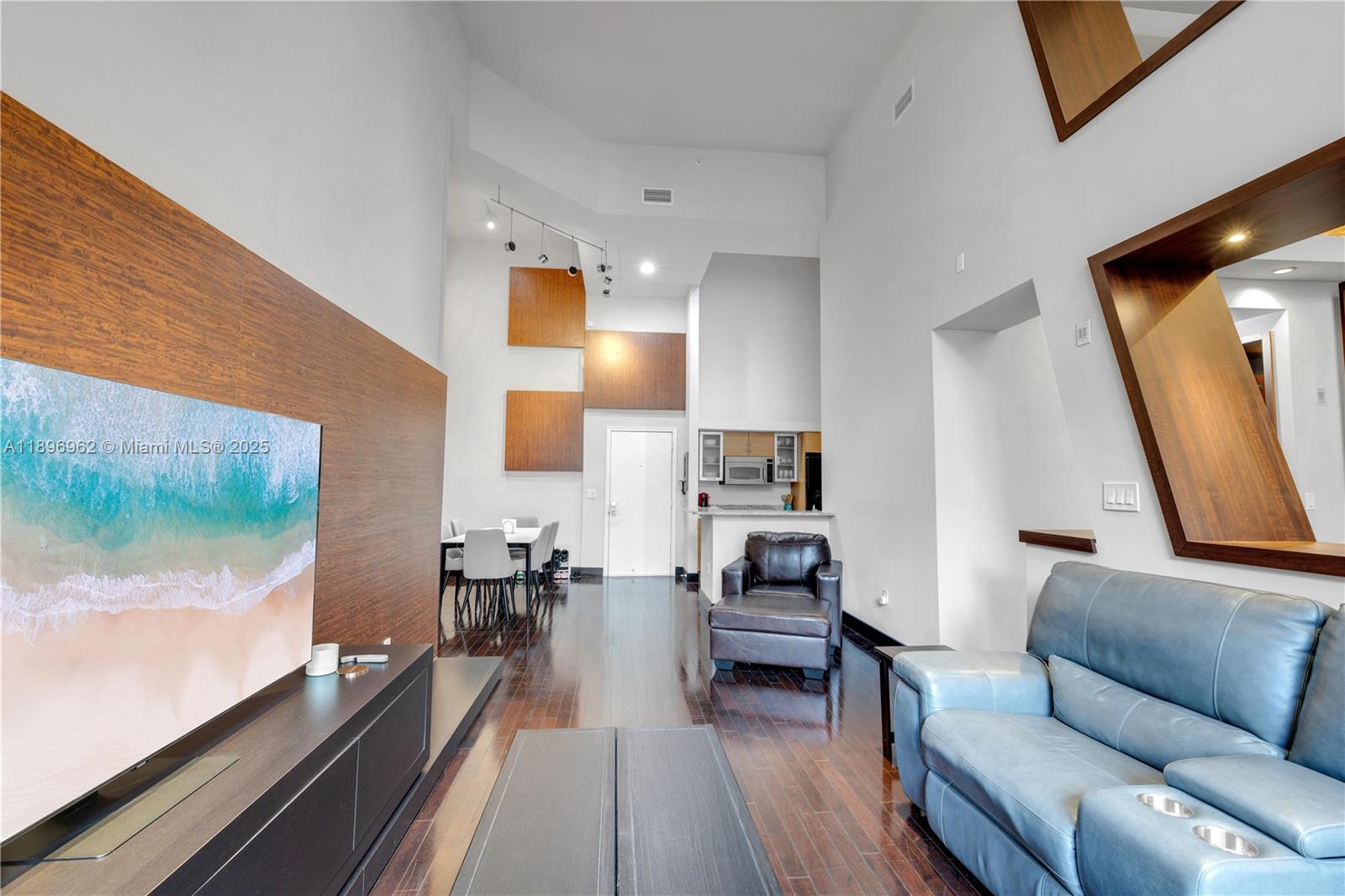 image Venture At Aventura West4