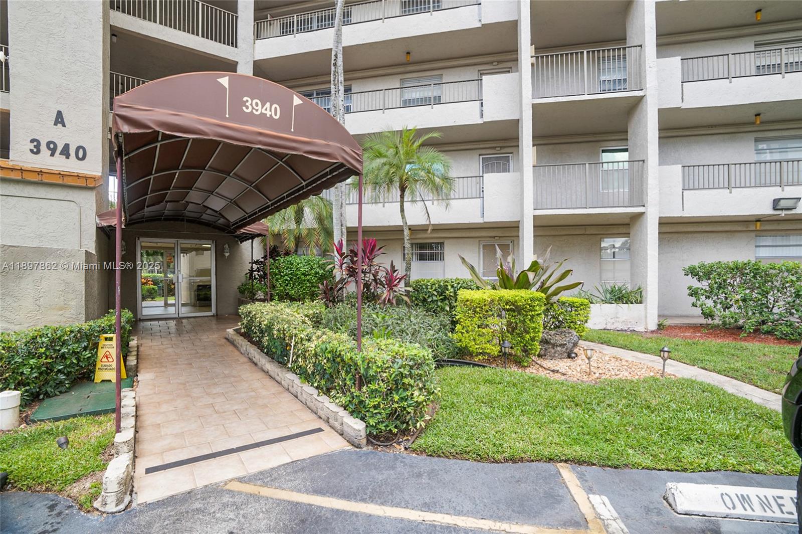 3940 Inverrary Blvd #304-A