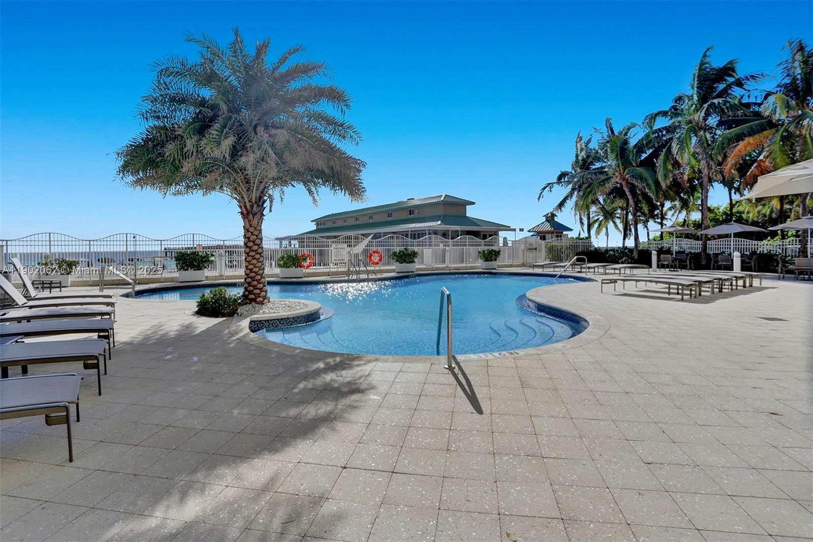 image La Perla Condo37