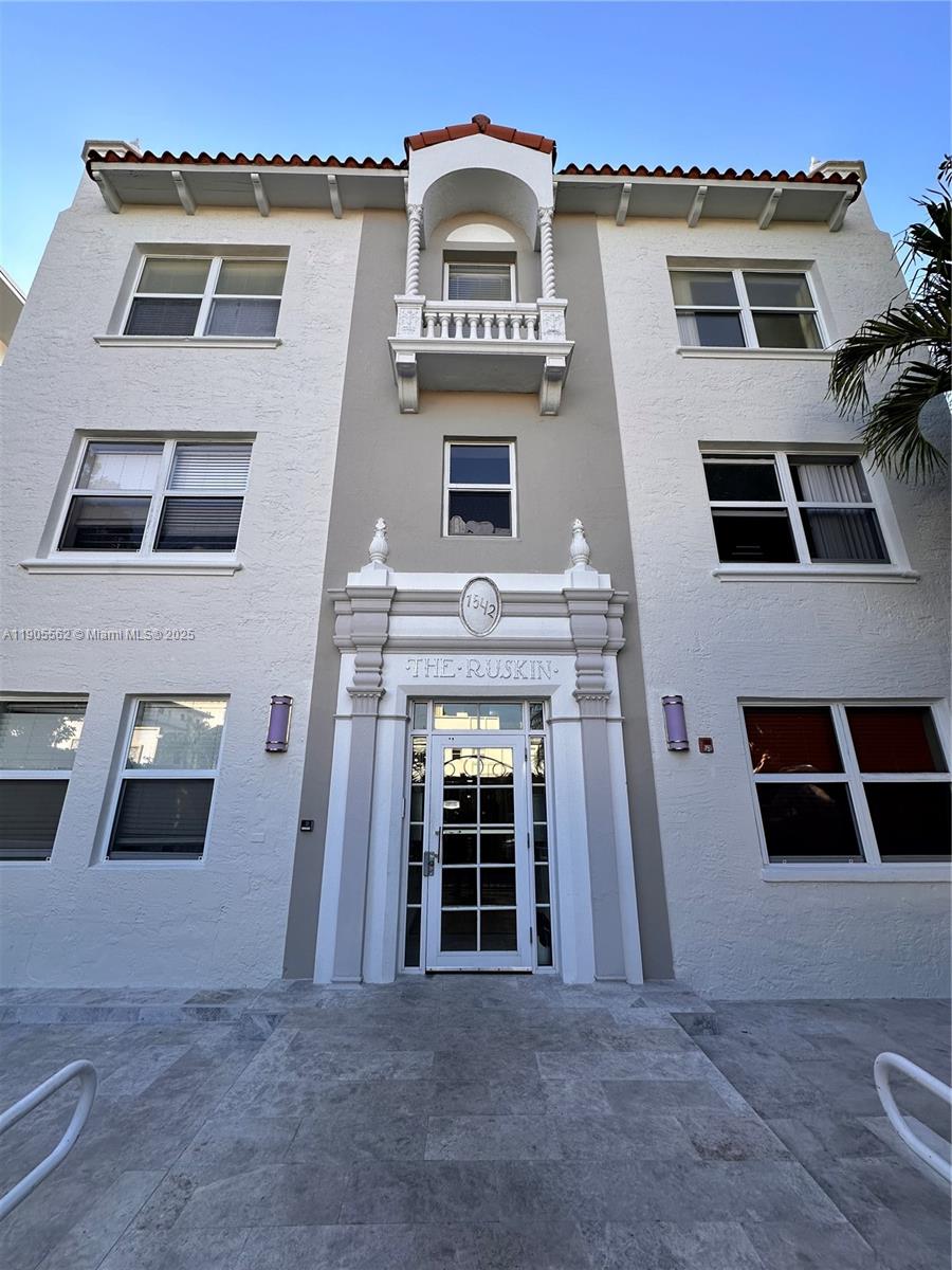 1542 Drexel Ave #107