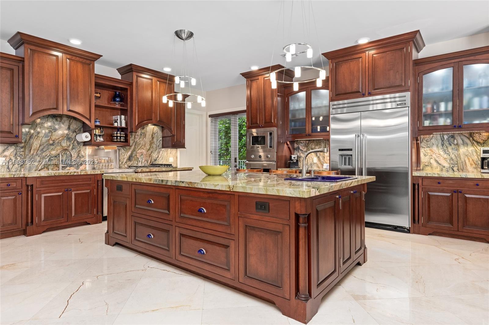 70 Bay Colony Ln Fort Lauderdale, FL 33308