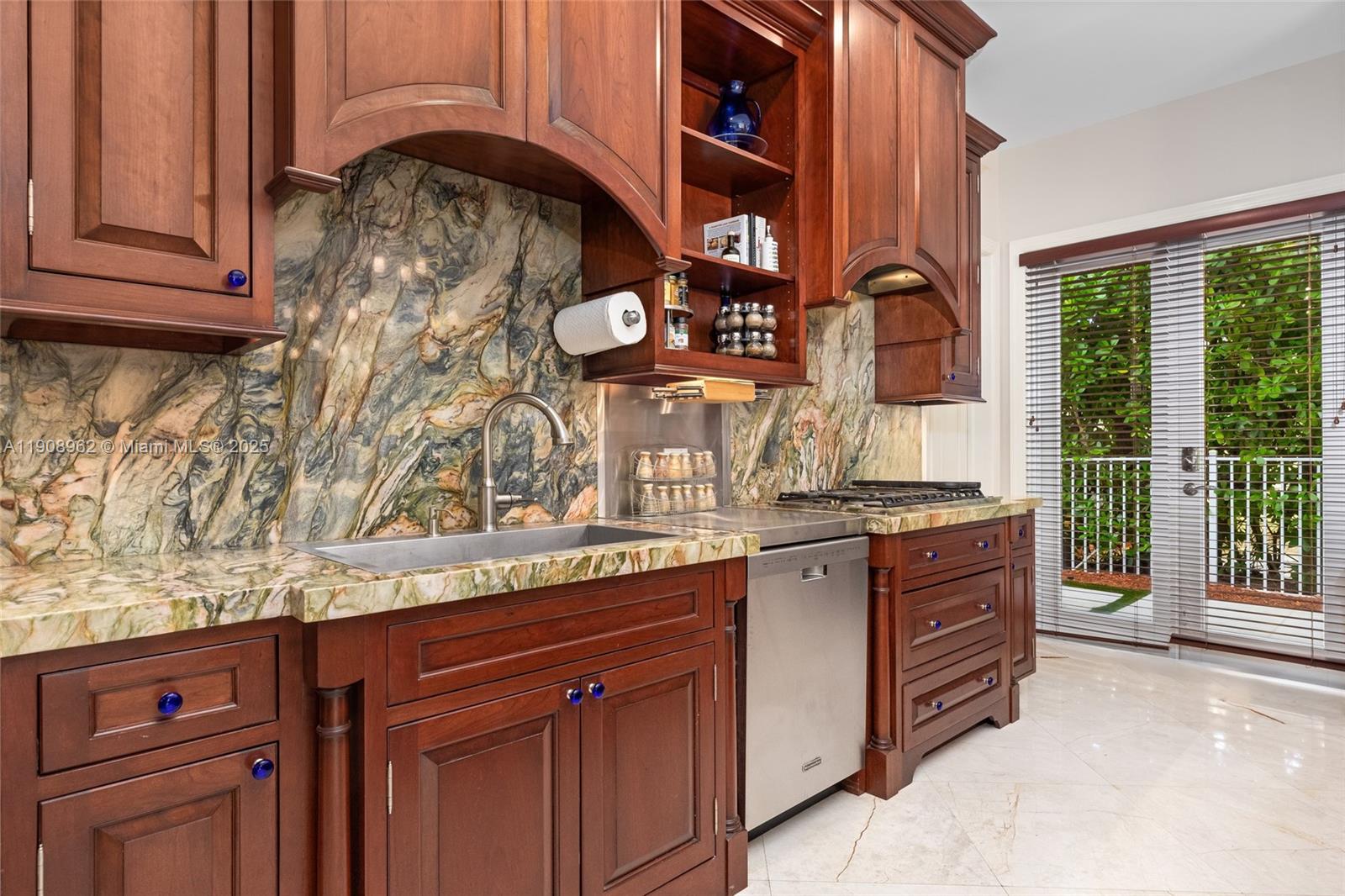 70 Bay Colony Ln Fort Lauderdale, FL 33308