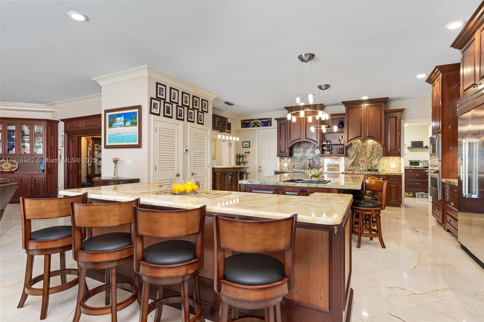 70 Bay Colony Ln Fort Lauderdale, FL 33308