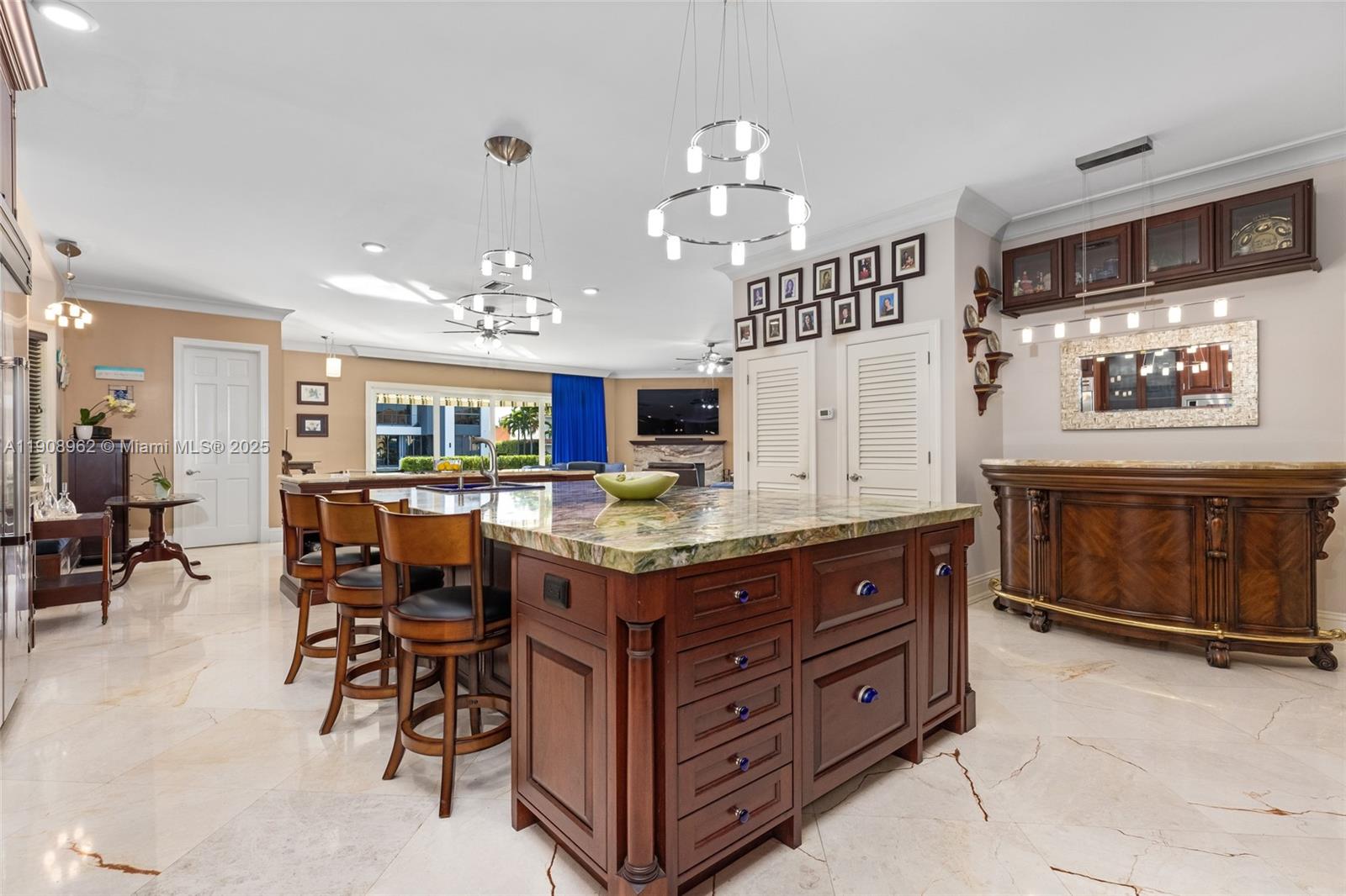 70 Bay Colony Ln Fort Lauderdale, FL 33308