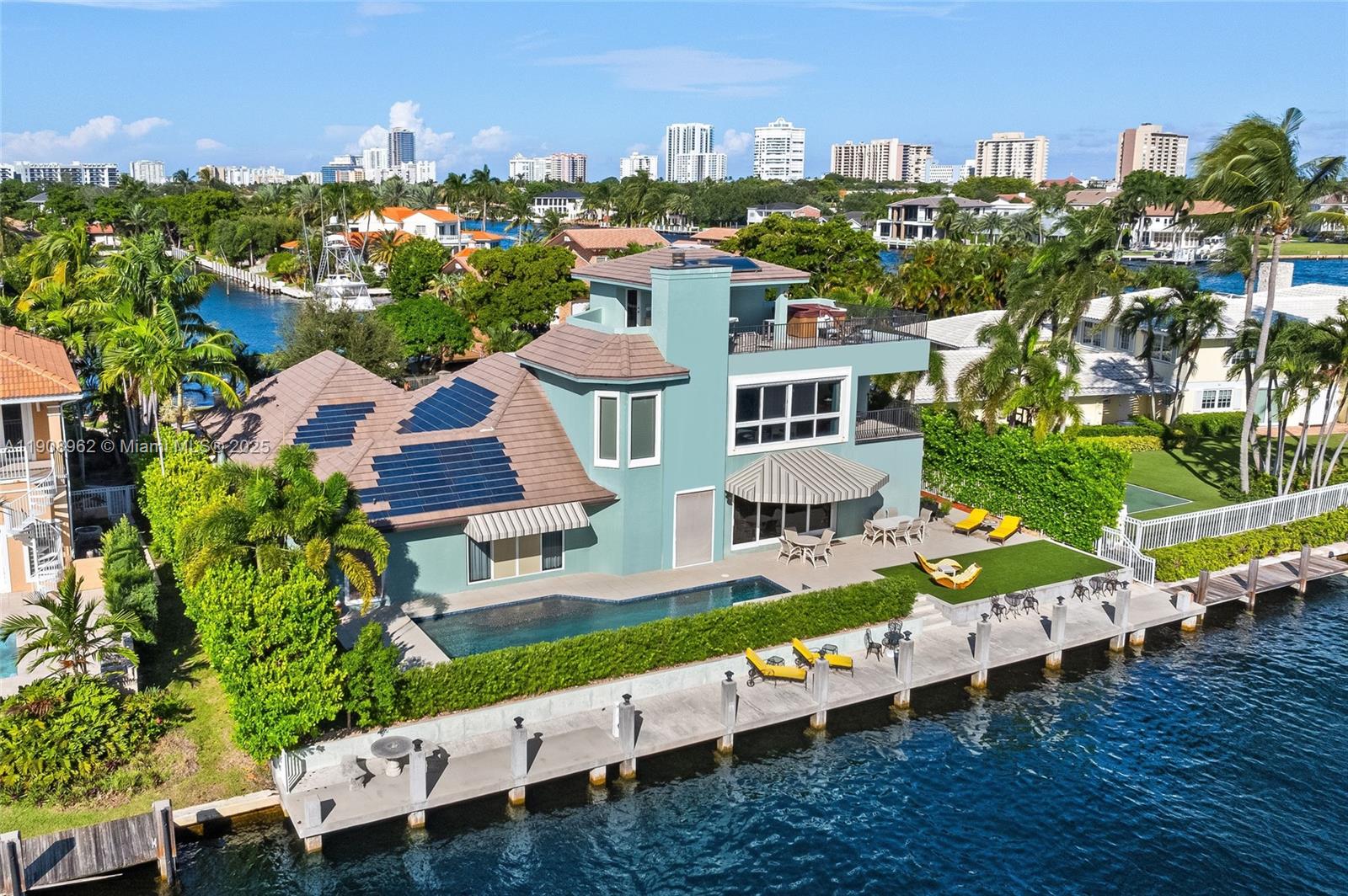 70 Bay Colony Ln Fort Lauderdale, FL 33308