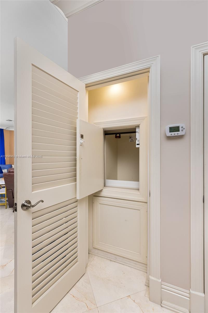 70 Bay Colony Ln Fort Lauderdale, FL 33308