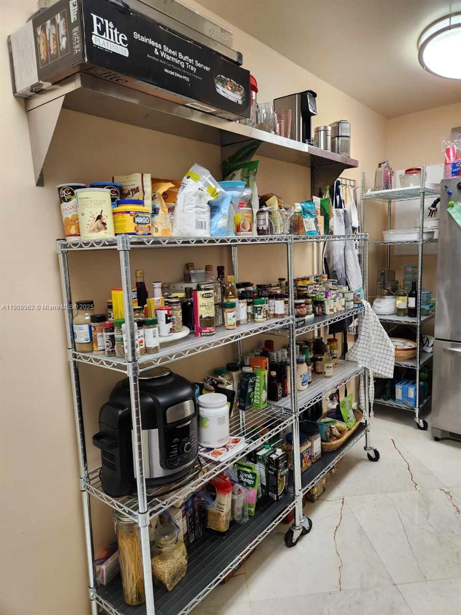 70 Bay Colony Ln Fort Lauderdale, FL 33308