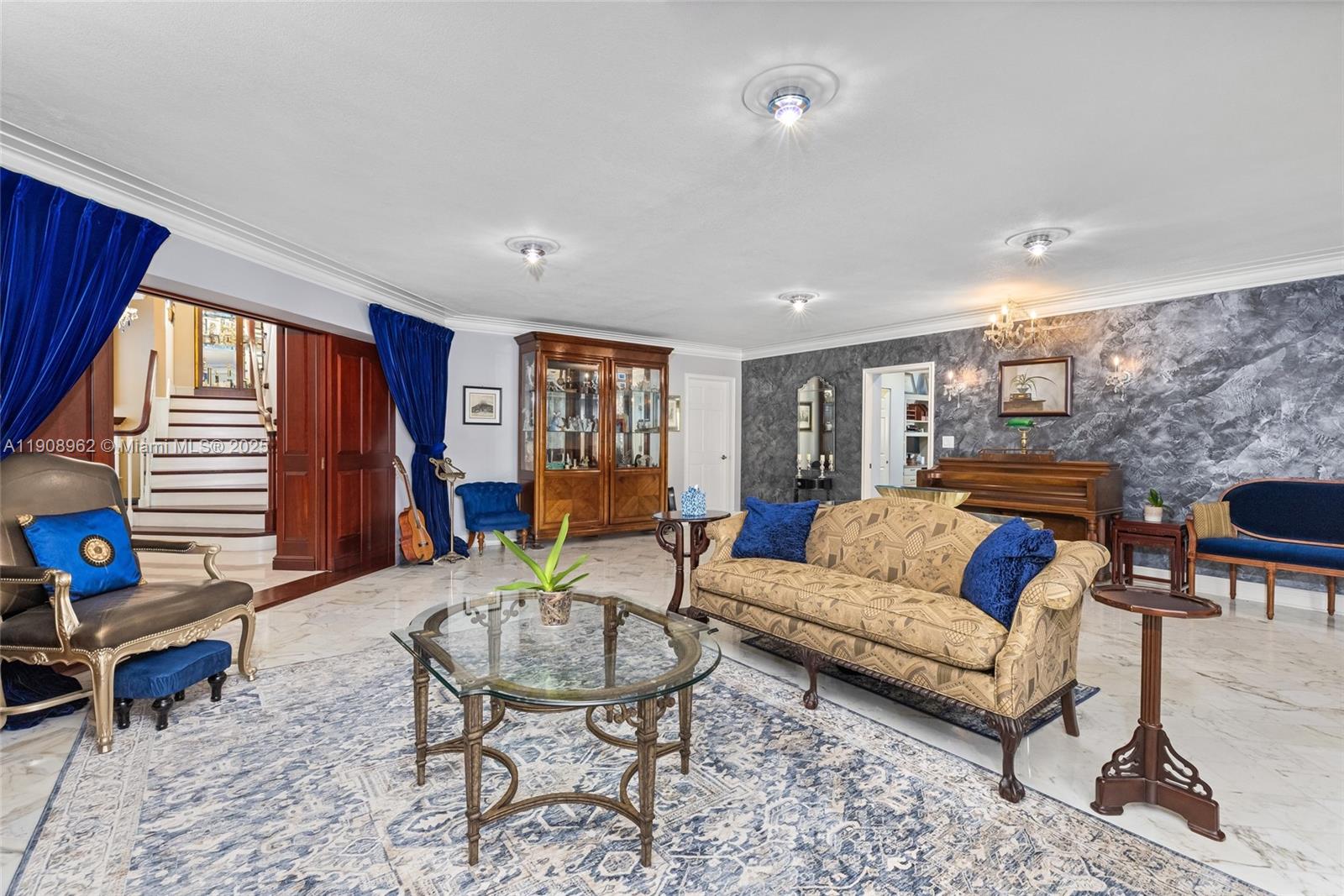 70 Bay Colony Ln Fort Lauderdale, FL 33308