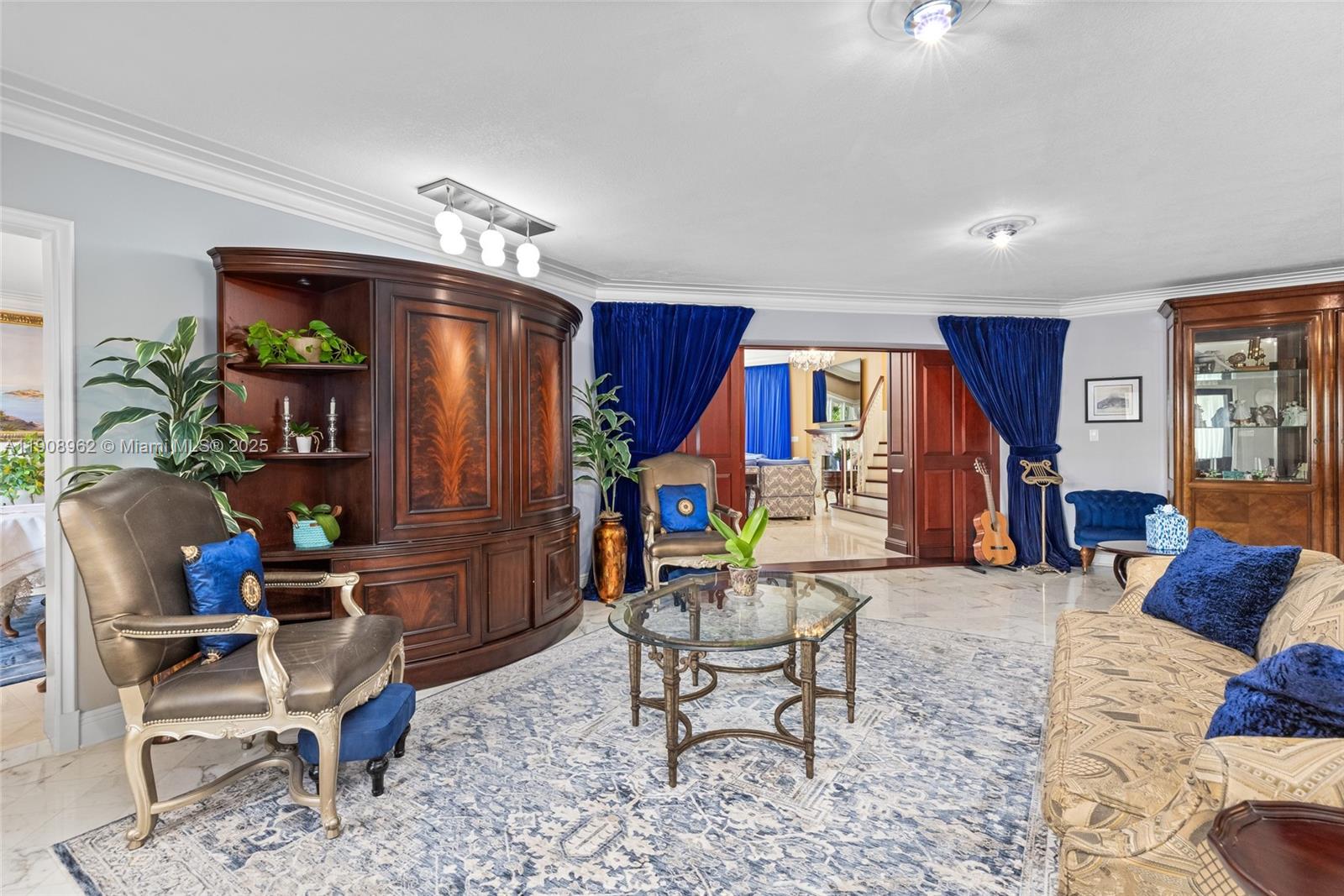 70 Bay Colony Ln Fort Lauderdale, FL 33308