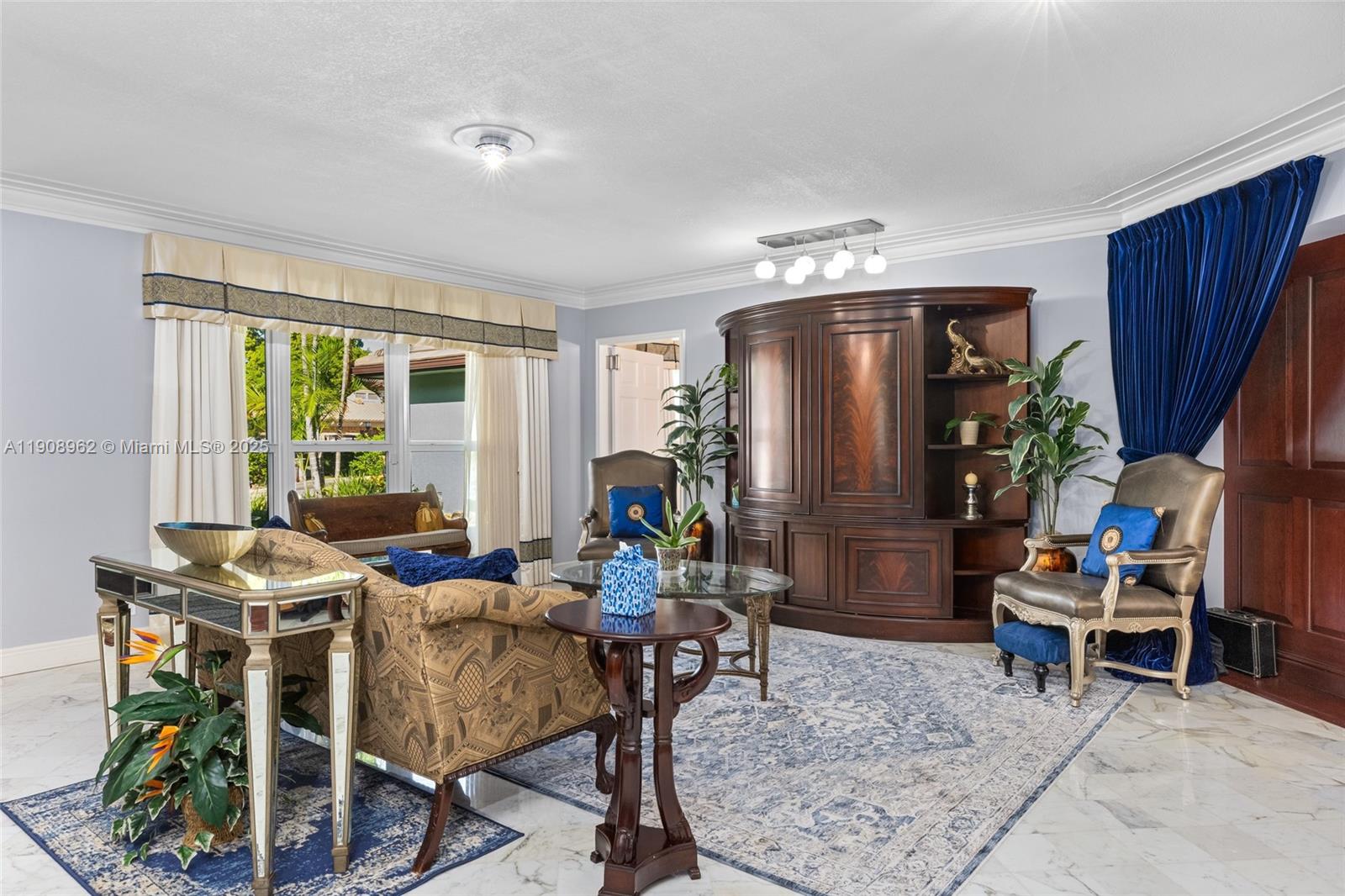 70 Bay Colony Ln Fort Lauderdale, FL 33308