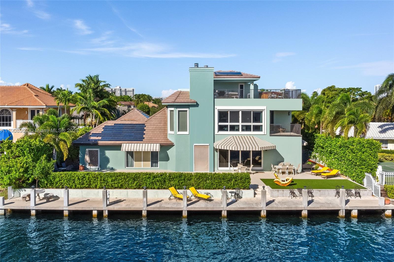 70 Bay Colony Ln Fort Lauderdale, FL 33308