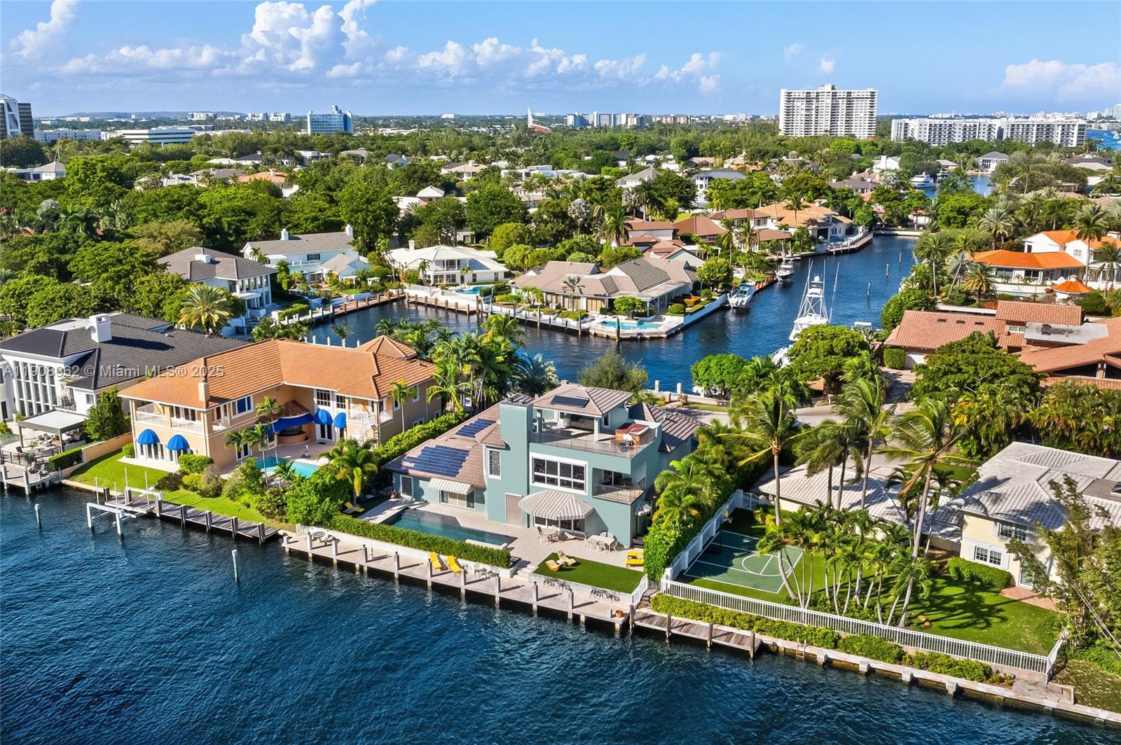 70 Bay Colony Ln Fort Lauderdale, FL 33308