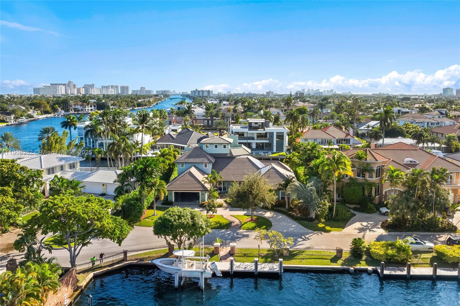 70 Bay Colony Ln Fort Lauderdale, FL 33308