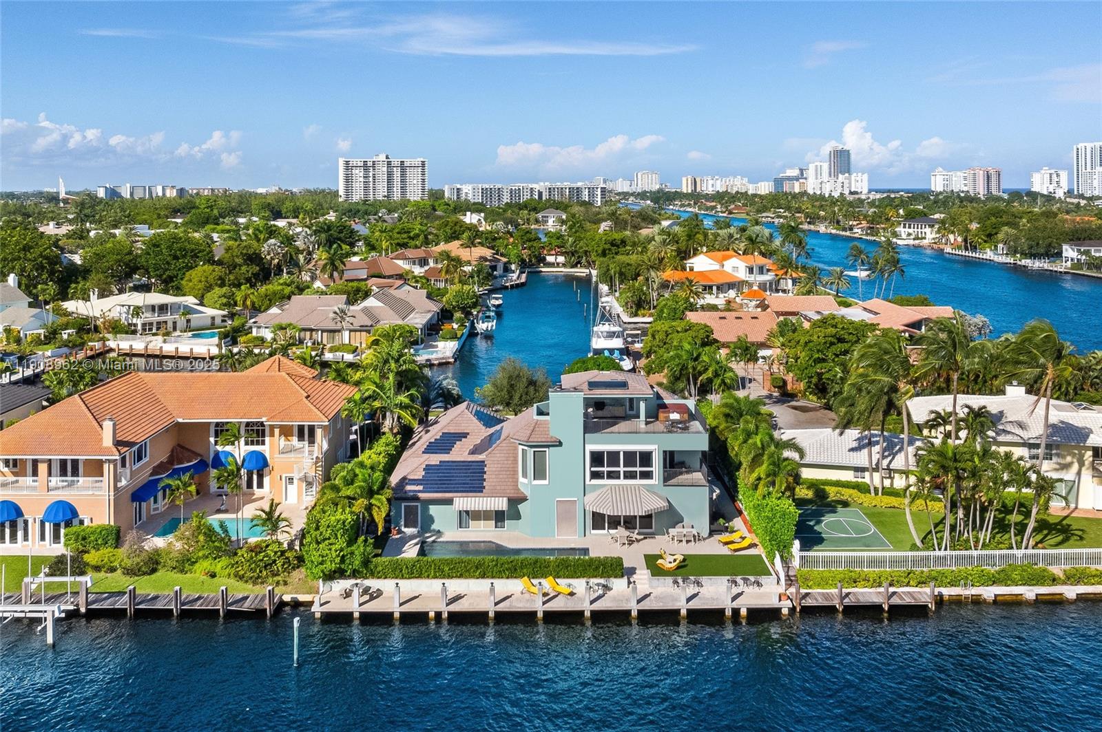 70 Bay Colony Ln Fort Lauderdale, FL 33308