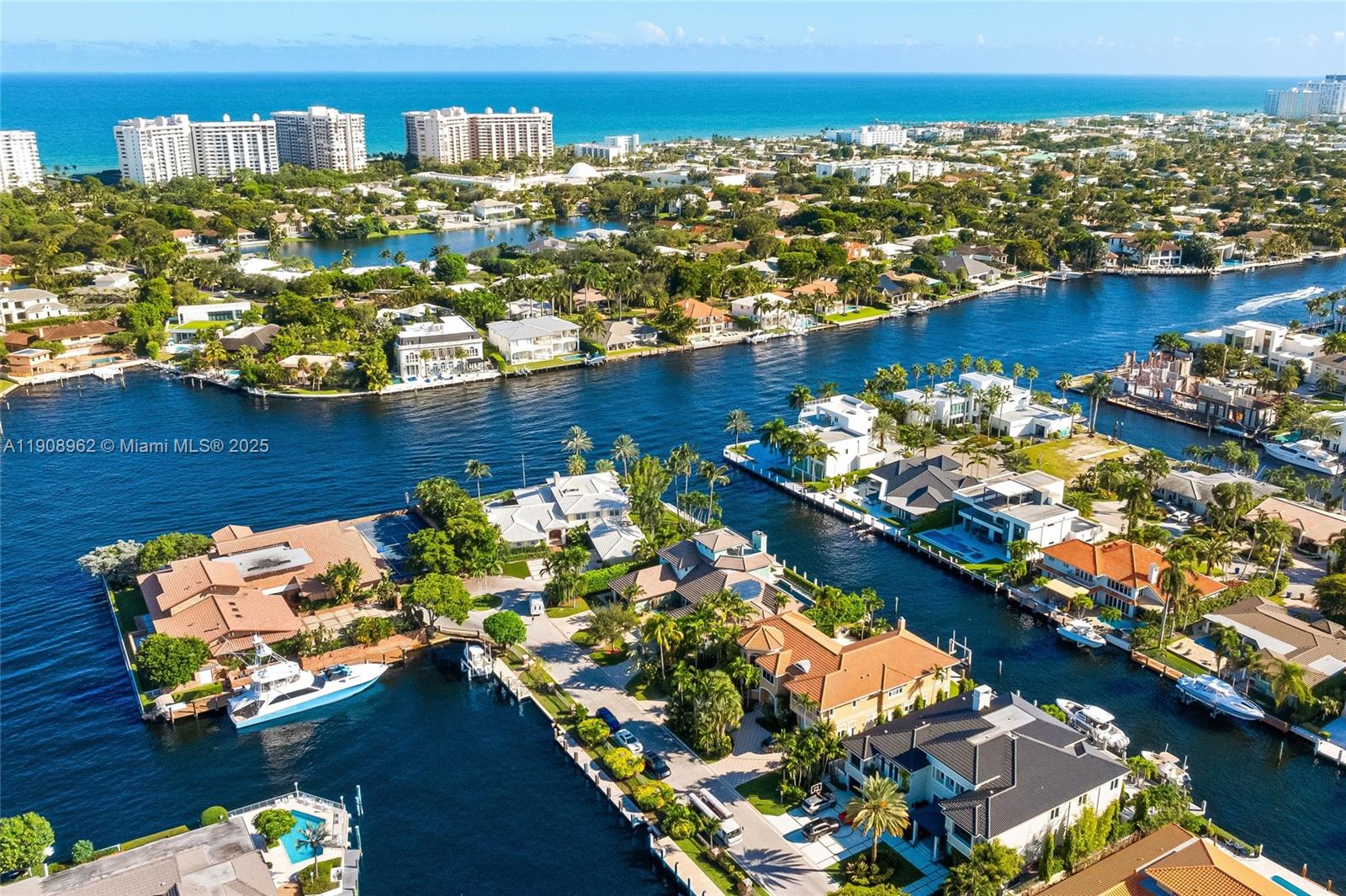 70 Bay Colony Ln Fort Lauderdale, FL 33308