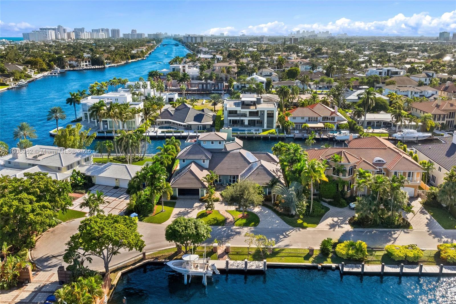 70 Bay Colony Ln Fort Lauderdale, FL 33308