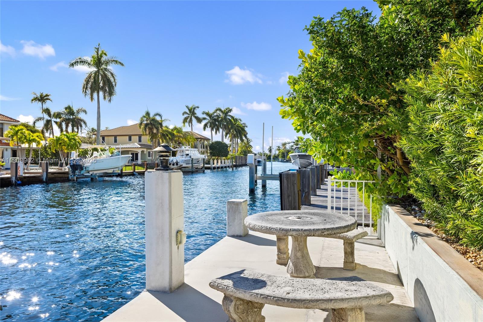 70 Bay Colony Ln Fort Lauderdale, FL 33308