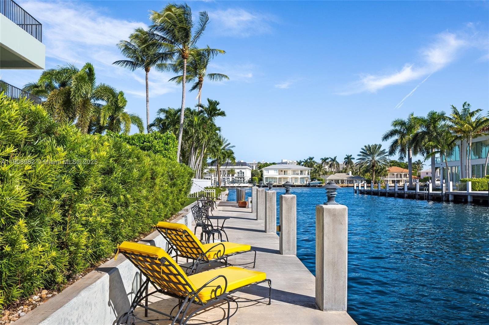 70 Bay Colony Ln Fort Lauderdale, FL 33308