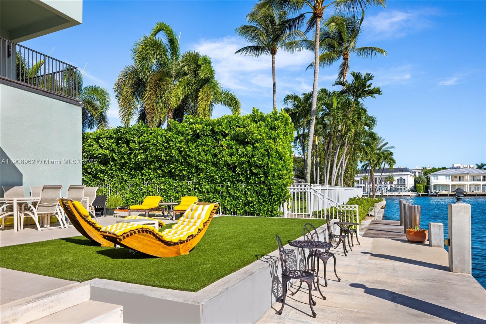 70 Bay Colony Ln Fort Lauderdale, FL 33308