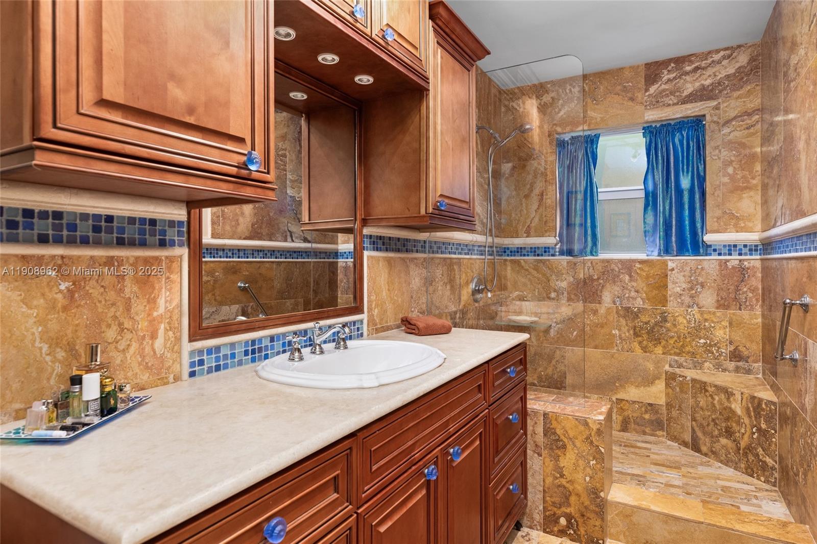 70 Bay Colony Ln Fort Lauderdale, FL 33308