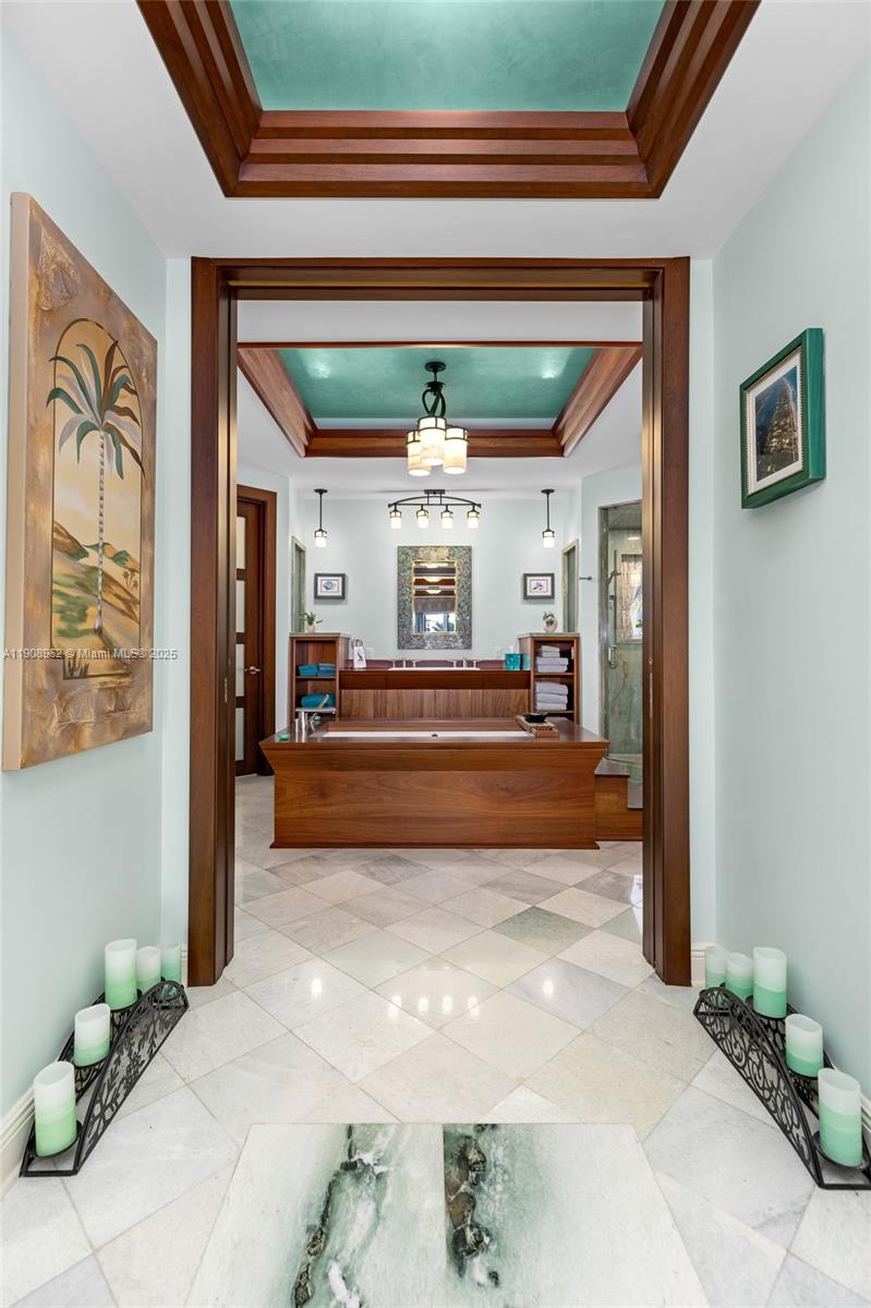 70 Bay Colony Ln Fort Lauderdale, FL 33308