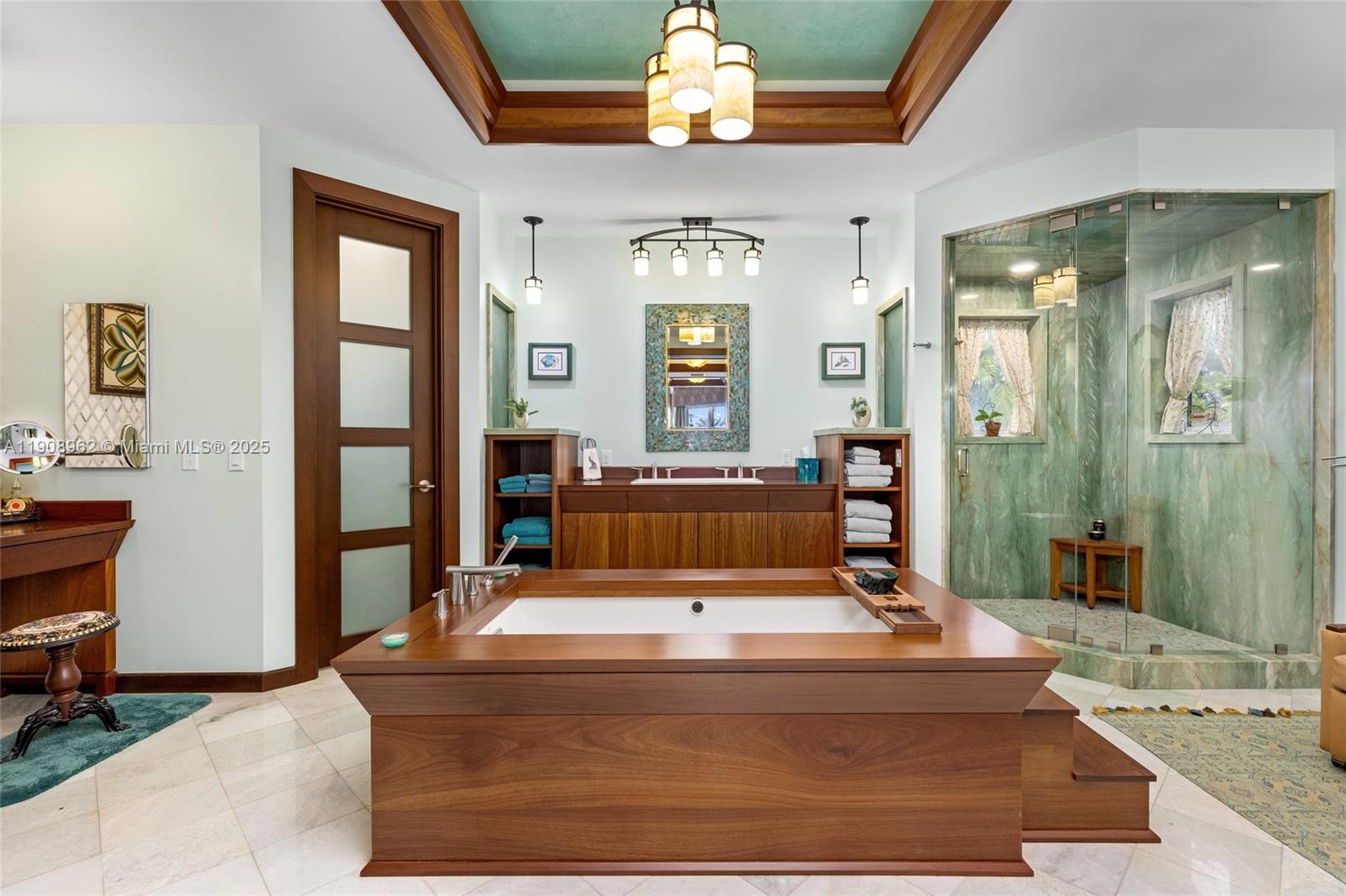 70 Bay Colony Ln Fort Lauderdale, FL 33308