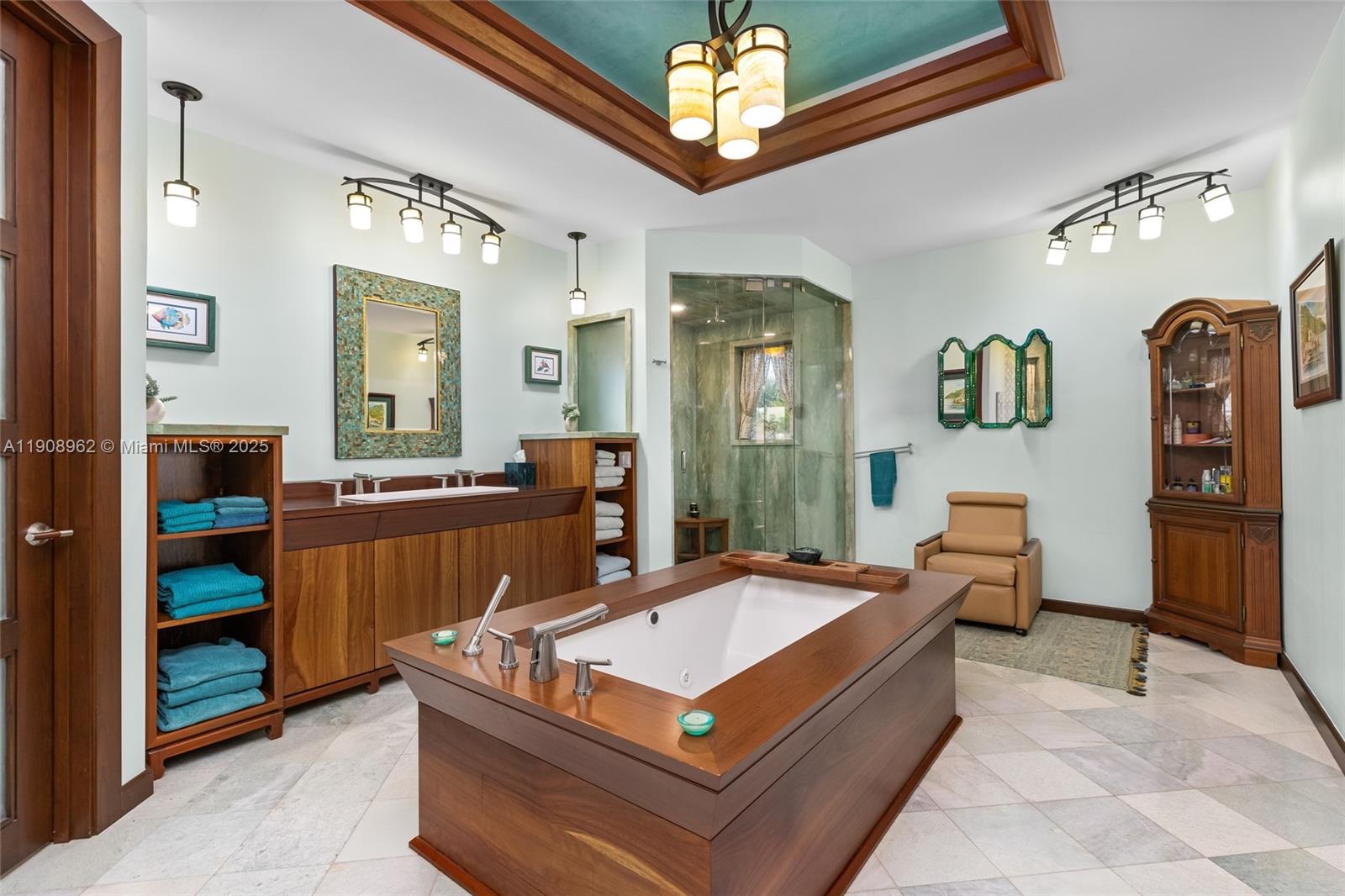 70 Bay Colony Ln Fort Lauderdale, FL 33308