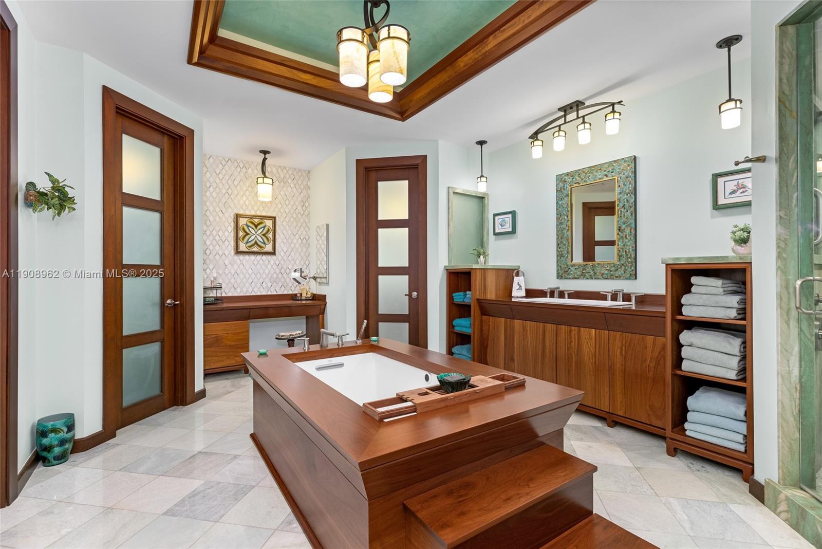 70 Bay Colony Ln Fort Lauderdale, FL 33308