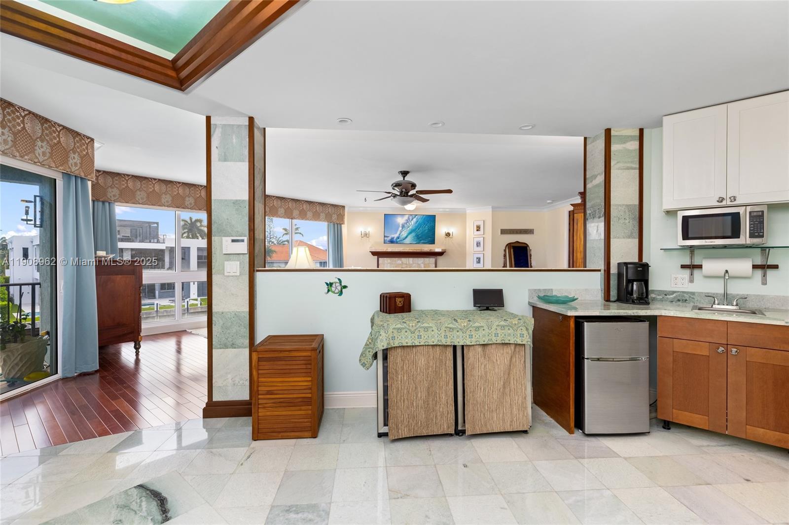 70 Bay Colony Ln Fort Lauderdale, FL 33308