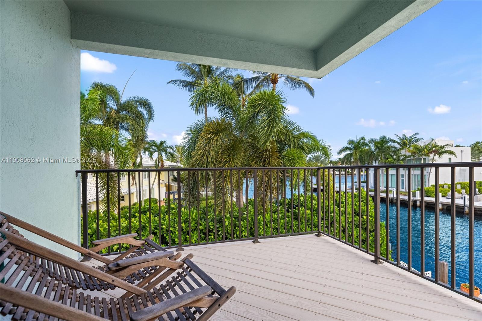 70 Bay Colony Ln Fort Lauderdale, FL 33308