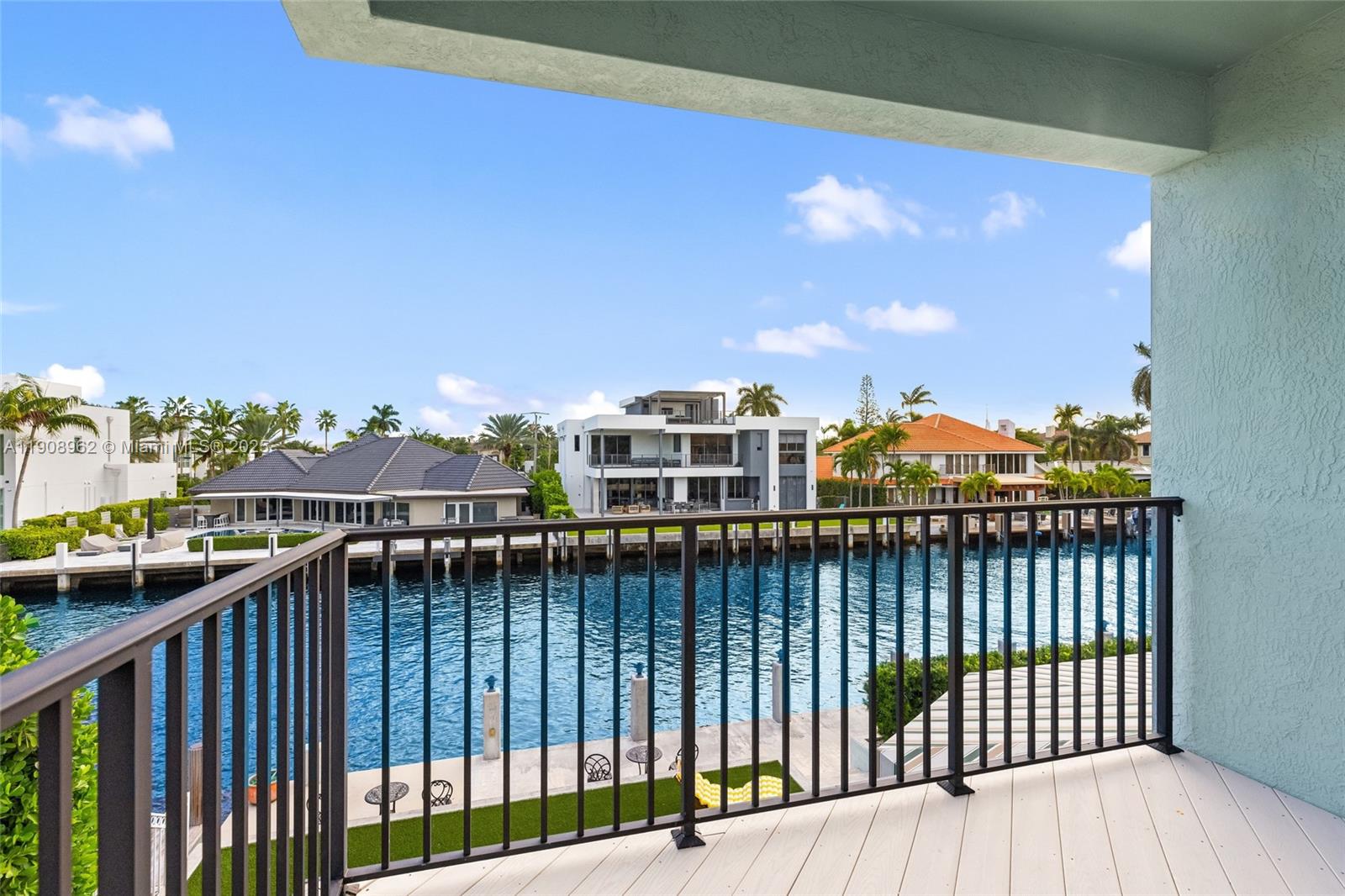 70 Bay Colony Ln Fort Lauderdale, FL 33308