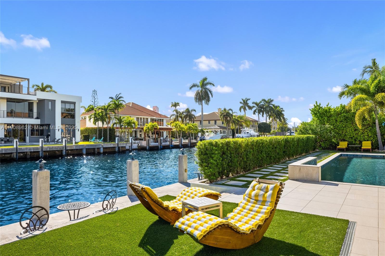 70 Bay Colony Ln Fort Lauderdale, FL 33308