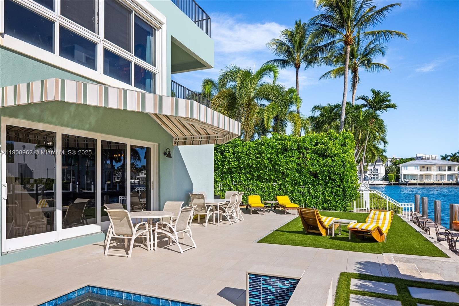 70 Bay Colony Ln Fort Lauderdale, FL 33308